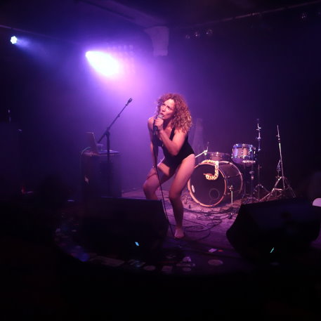 Lea Matika (D) OneToothMouthShows - Huehnermanhatten, Halle - 17. Februar 2024 (8).JPG